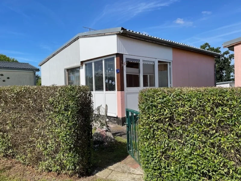 Eingangsbereich Weg - Haus kaufen in Gustow / Drigge - Ferienbungalow in Drigge auf der Insel Rügen zu verkaufen