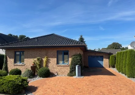 Hausansicht - Haus mieten in Kramerhof OT Kedingshagen - Tolles Einfamilienhaus im Bungalowstil mit gepflegten Garten in Kramerhof OT Groß Kedingshagen zu vermieten.