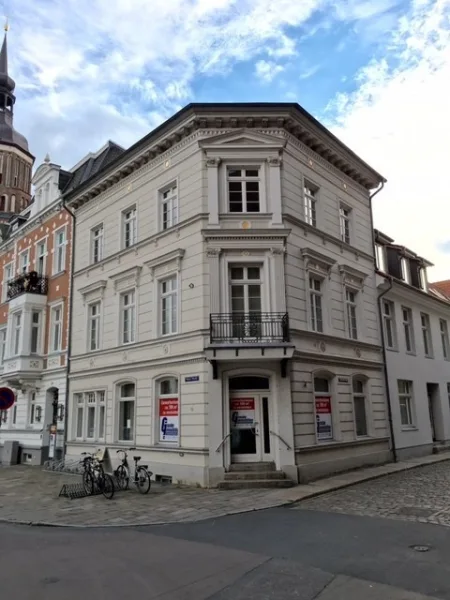 Ansicht - Büro/Praxis mieten in Stralsund - Große Gewerbefläche direkt am Neuen Markt (1A-Lage) zu vermieten!