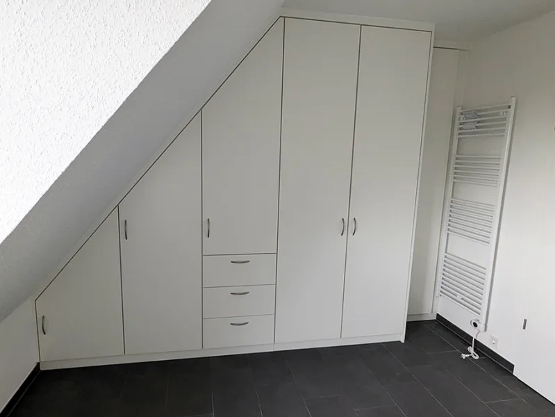 Tolles Extra: Einbauschrank im Bad.