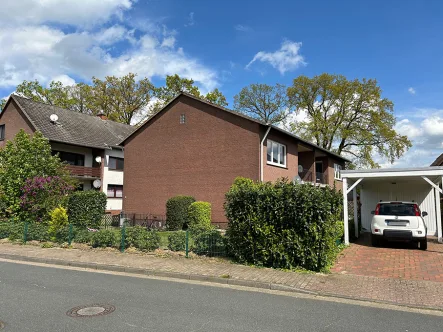 Gartenansicht - Haus kaufen in Ganderkesee / Bookholzberg - Investieren in Ganderkesee-Bookholzberg: 4-Familienhaus mit 300 qm Wohnfläche in guter Wohnlage.