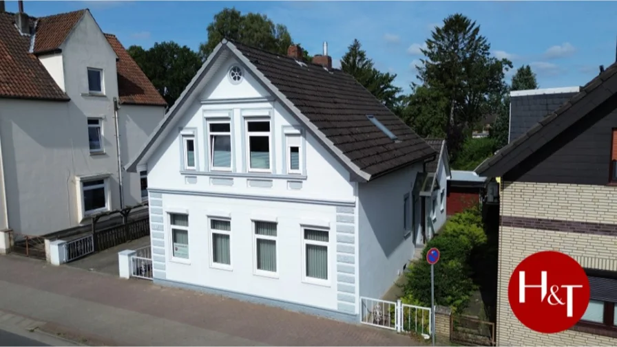 Wohnhaus in Delmenhorst zu verkaufen - Hechler und Twachtmann Immobilien GmbH - Haus kaufen in Delmenhorst - Charmantes Zweifamilienhaus auf Wunsch mit Bauplatz in guter Lage