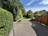 Terrasse mit Blick in den Garten