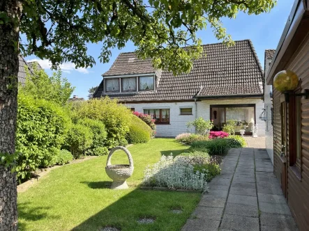 Haus zu verkaufen in Bremen Grolland – Hechler & Twachtmann Immobilien GmbH - Haus kaufen in Bremen / Grolland - Willkommen in Grolland – Nostalgie im Grünen!