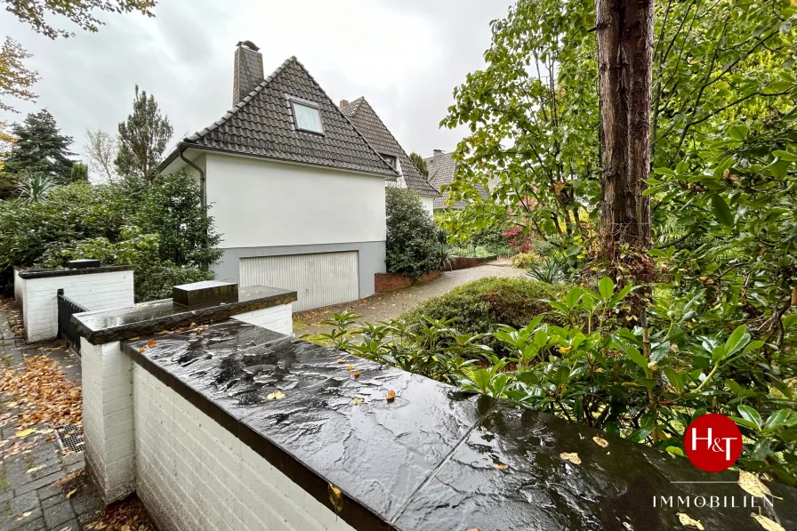 Zwei-Wimmer-Wohnung mieten in Bremen-Habenhausen – H&T Immobilien - Wohnung mieten in Bremen - Ausblick in den wunderschönen Garten – zentral wohnen in Habenhausen!