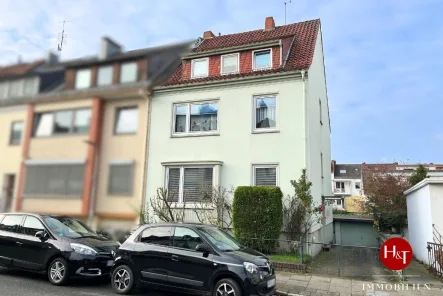 Haus zu verkaufen – Bremen Woltmershausen – H & T Immobilien - Haus kaufen in Bremen - Drei-Parteienhaus in Woltmerhausen für Eigennutzer und Kapitalanleger!