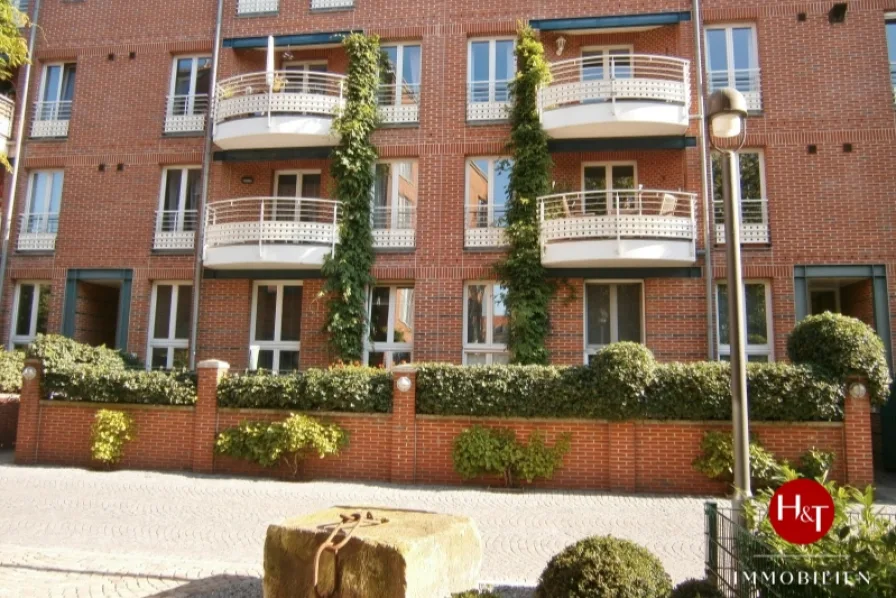 Wohnung zu vermieten Bremen – H & T Immobilien - Wohnung mieten in Bremen - Teerhof: Mitten in der City – Schiffe beobachten inklusive!