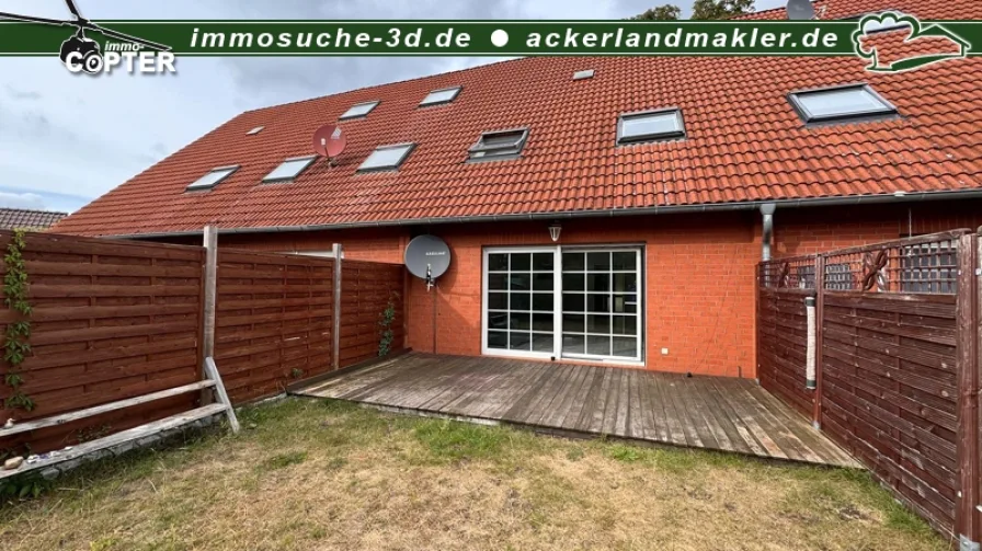 Terrasse - Haus kaufen in Plate / Peckatel - gute Kapitalanlage Nähe Schwerin - Reihenhaus zum Verkauf