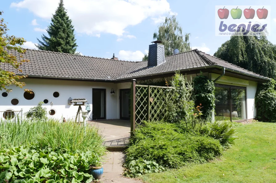 Zentrale Lage - Haus kaufen in Asendorf - Moderner Grundriss: Ebenerdiger Walmdachbungalow mit idyllischem Grundstück in zentraler Wohnlage