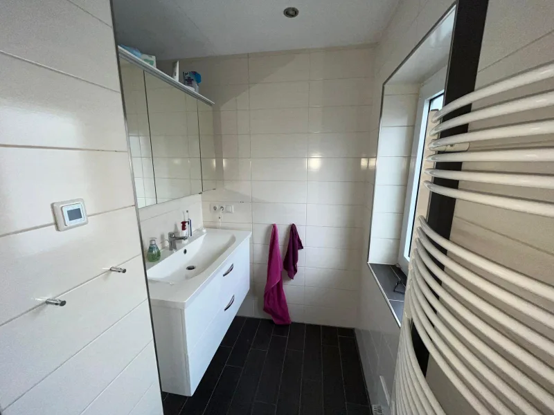 modernes Badezimmer