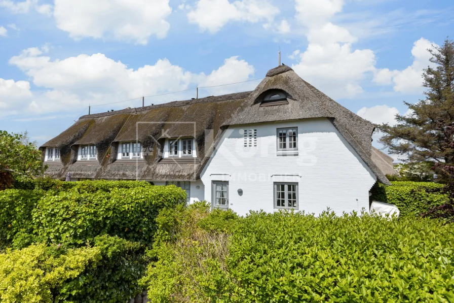 Hausansicht - Wohnung kaufen in Sylt - 2-ZIMMER DG WHG. UNTER REET IN KEITUM