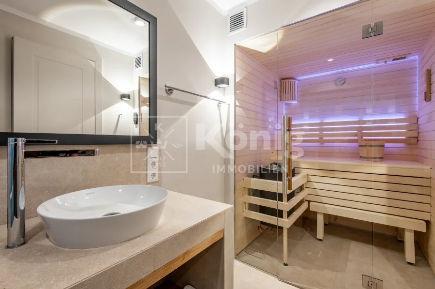 moderne, finnische Sauna mit Glasfront