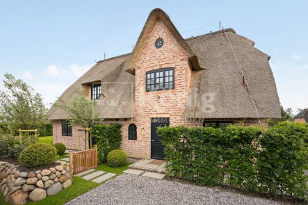 Titelbild - Haus kaufen in Sylt - COZY HARBOUR FLAIR - DHH (FEWO) MIT LWP