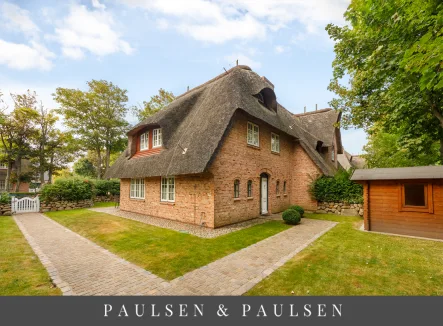  - Haus kaufen in Sylt - Exquisites Hausteil unter Reet mit Süd-Terrasse nahe der Tinnumer Wiesen