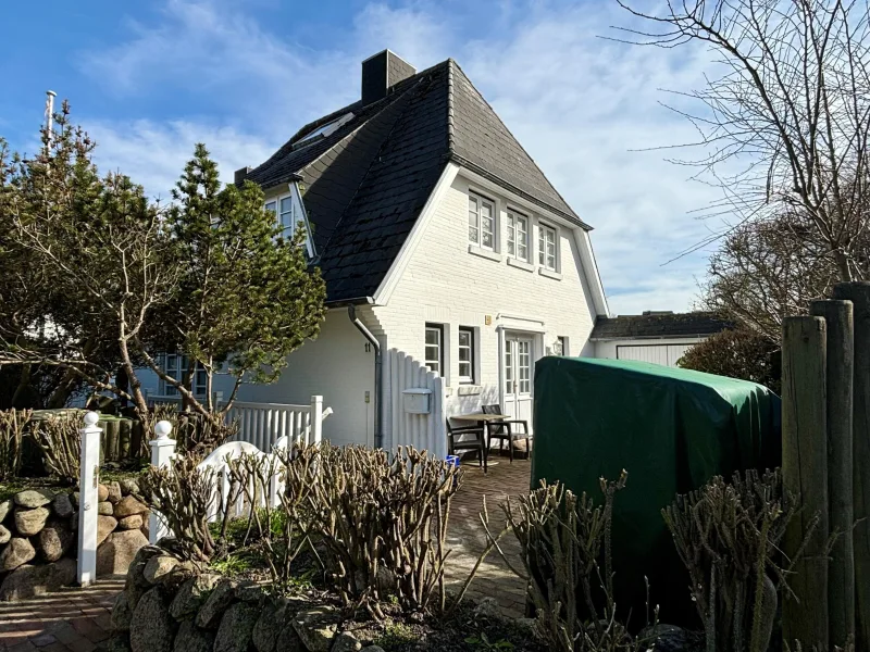 Ansicht - Haus kaufen in Sylt - Gepflegte Doppelhaushälfte in ruhiger Lage von Altwesterland