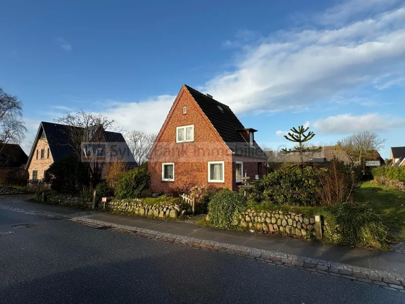 Hausansicht - Haus kaufen in Sylt - Klassisches Erbbaugrundstück mit Altbestand in Keitum