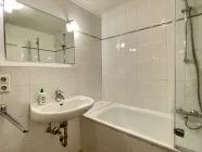 Wohnung 1 - Badezimmer UG