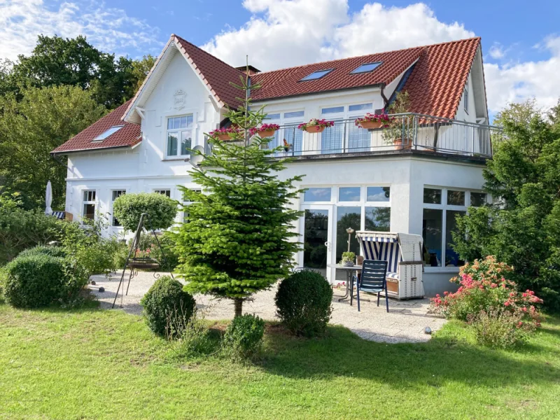 Traumhaft schönes Anwesen - Haus kaufen in Neustadt - Villenähnliches Wohnhaus in direkter Strandlage mit herrlichem Ostseeblick