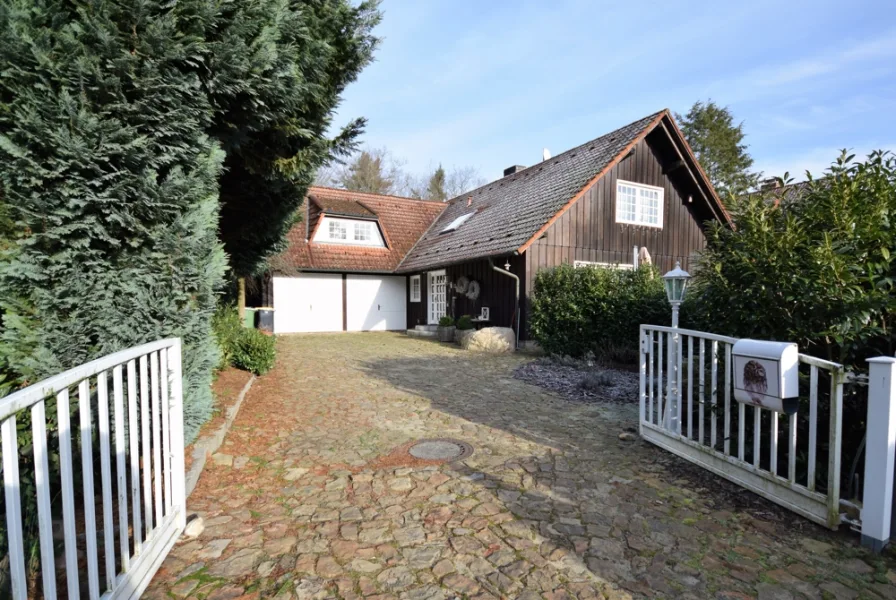  - Haus mieten in Bispingen / Hützel - *Elegantes Landhaus auf zauberhaft angelegtem Grundstück in Bispingen/Hützel zu vermieten*