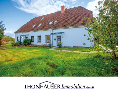 MFH-23896-Mangenhagen-Thonhauser-Immobilien-GmbH-Titel - Haus kaufen in Mannhagen - Mehrfamilienhaus mit drei Wohneinheiten und Garten in 23896 Mannhagen