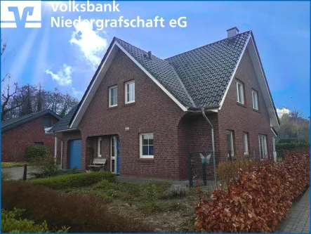 Straßenansicht - Haus kaufen in Uelsen - Modernes Einfamilienhaus  in begehrter Wohnlage 