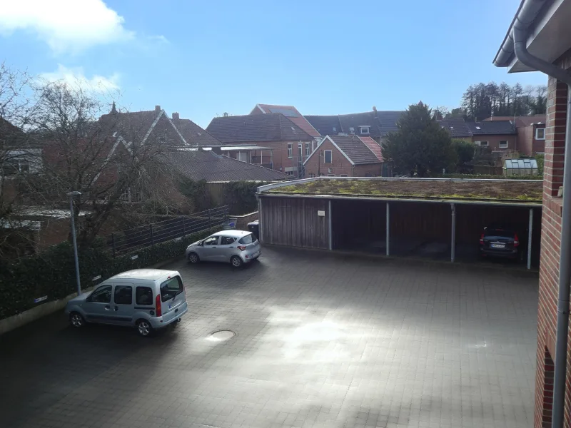 Blick zum Carport