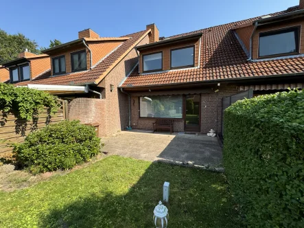 Rückwärtige Hausansicht  - Haus mieten in Uetersen - Mittelreihenhaus mit Terrasse und Garten