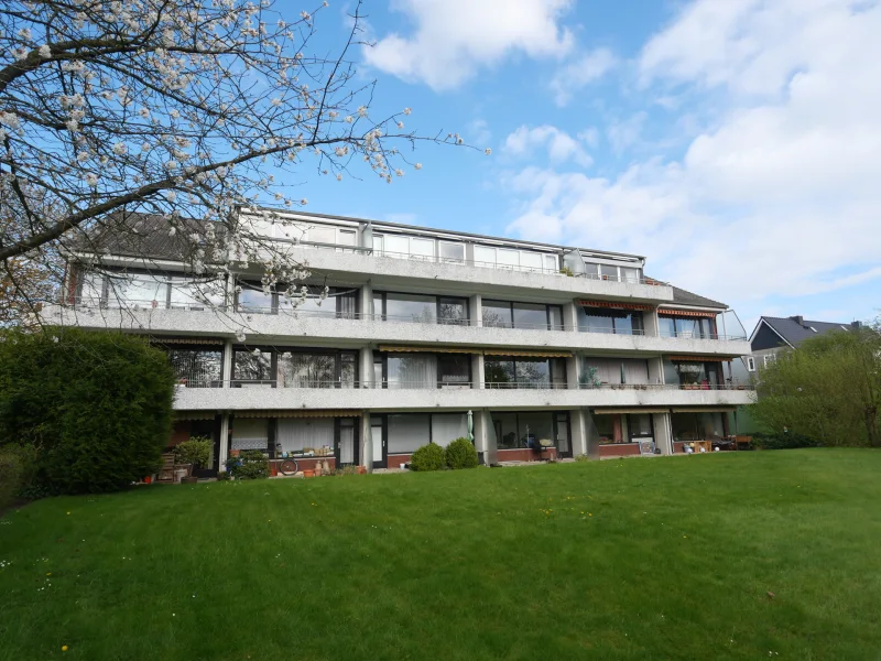 Hausansicht - Wohnung mieten in Uetersen - Sanierte 2 Zimmer-Wohnung mit großem Balkon im Uetersener Klosterviertel