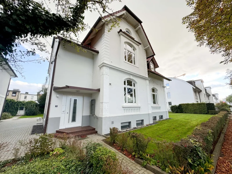 Hausansicht - Wohnung mieten in Uetersen - 1-Zimmer-Wohnung mit Balkon