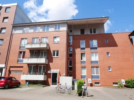 Vordere Hausansicht - Wohnung mieten in Pinneberg - 2 Zimmer-Wohnung mit Balkon in zentraler Lage