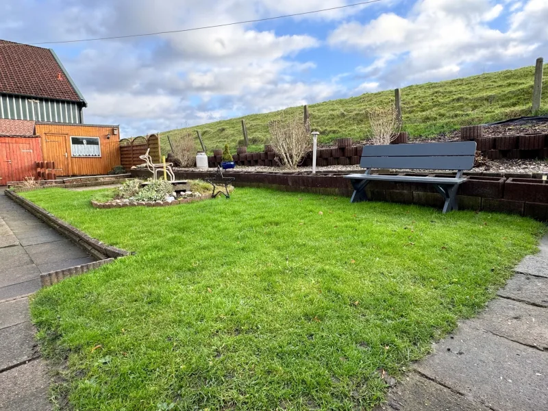 Garten mit Blick auf den Deich