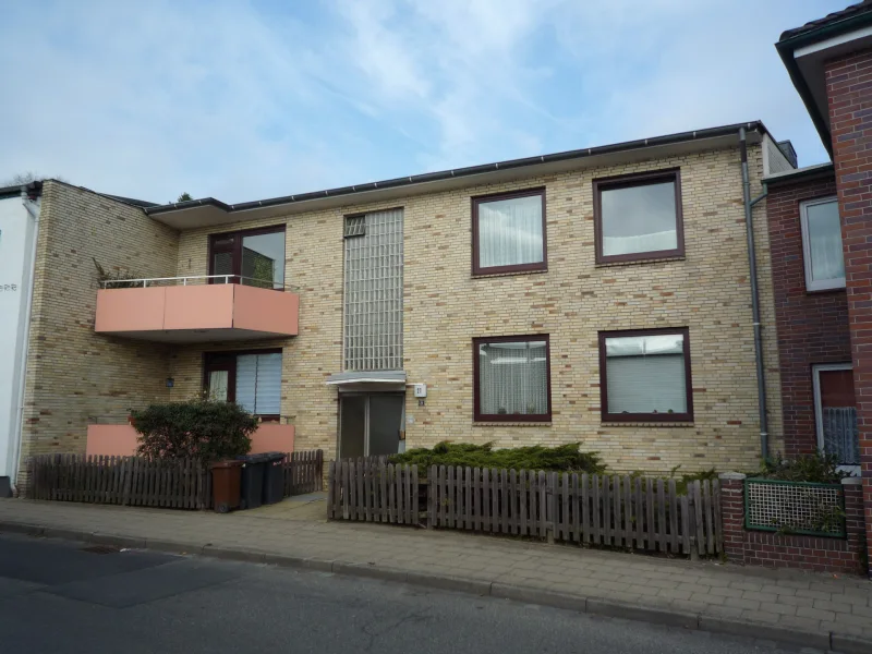 Hausansicht - Wohnung mieten in Uetersen - 1 Zimmer-Wohnung nahe dem Rosarium