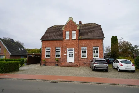 Straßenansicht - Wohnung mieten in Uplengen - Hollen - Tolle Wohnung in klassischem Ambiente