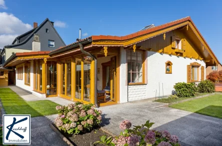 alpiner Bungalow - Haus kaufen in Bad Harzburg - Alpenländischer Wohntraum: Stilvoller Bungalow mit Kachelofen in ruhiger Lage von Bündheim