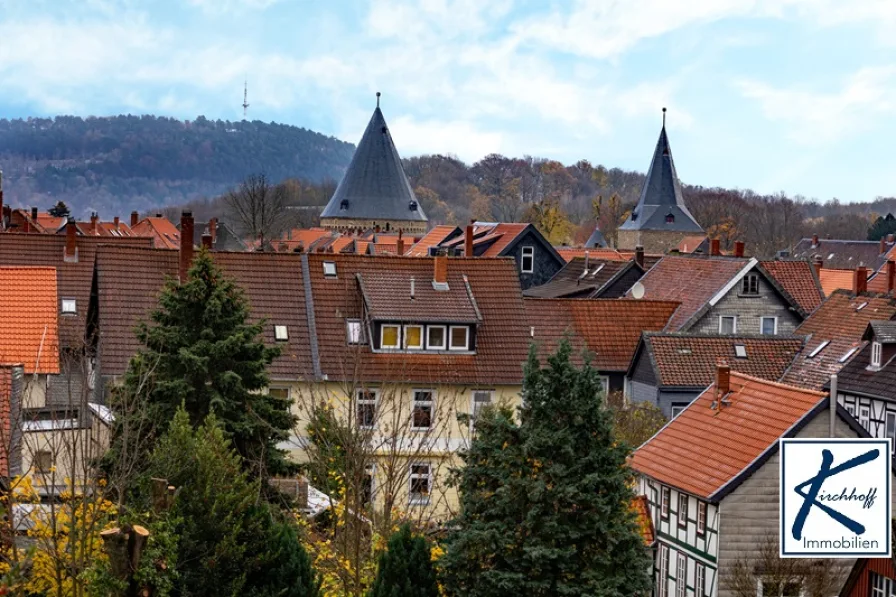 Blick aufs Breite Tor - Wohnung kaufen in Goslar - Zentral und ruhig: 2-Zimmer-Wohnung mit Loggia und überdachtem Stellplatz in der Altstadt von Goslar