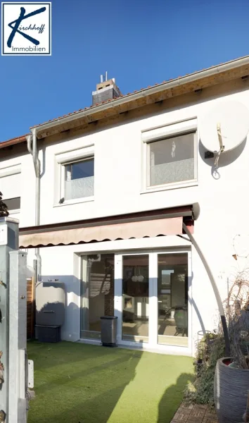 Terrasse mit Markise - Haus kaufen in Liebenburg - Ihr neues Zuhause: Reihenmittelhaus mit Terrasse und 2 Stellplätzen in Groß Döhren