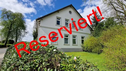 reserviert - Haus kaufen in Schortens - Großzügiges Wohnhaus mit Stil und Flair mit angrenzendem Bürotrakt und dem parkähnlichen Grundstück (ehem. Pastorei mit Gemeindehaus)