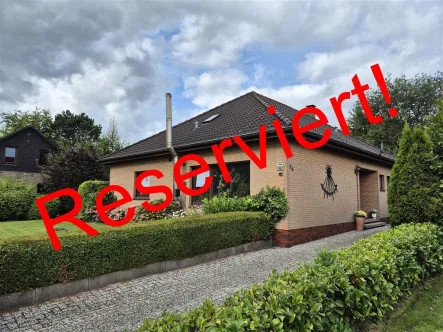 reserviert - Haus kaufen in Jever - Ebenerdiger Bungalow mit Garage in ruhiger Wohnlage der Stadt Jever