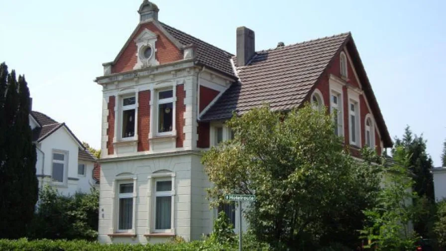 Straßenansicht - Haus kaufen in Jever - Stilvolles und denkmalgeschützes Ein-/Zweifamilienhaus in der Altstadt von Jever