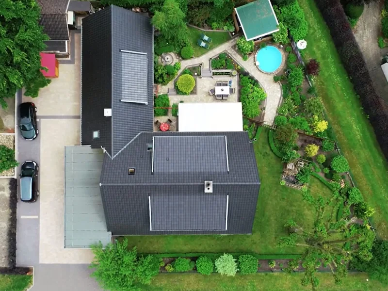 Drohnenbild  - Haus kaufen in Großenkneten - Großenkneten - Modernisiertes Anwesen mit 2 Wohneinheiten und Einliegerwohnung!