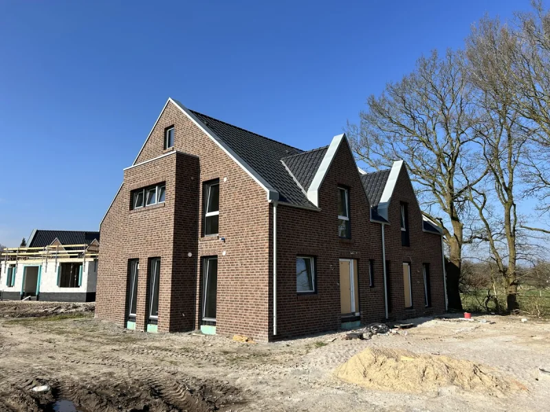 Titelbild - Haus kaufen in Wardenburg - DHH in Tungeler Neubaugebiet zu verkaufen!