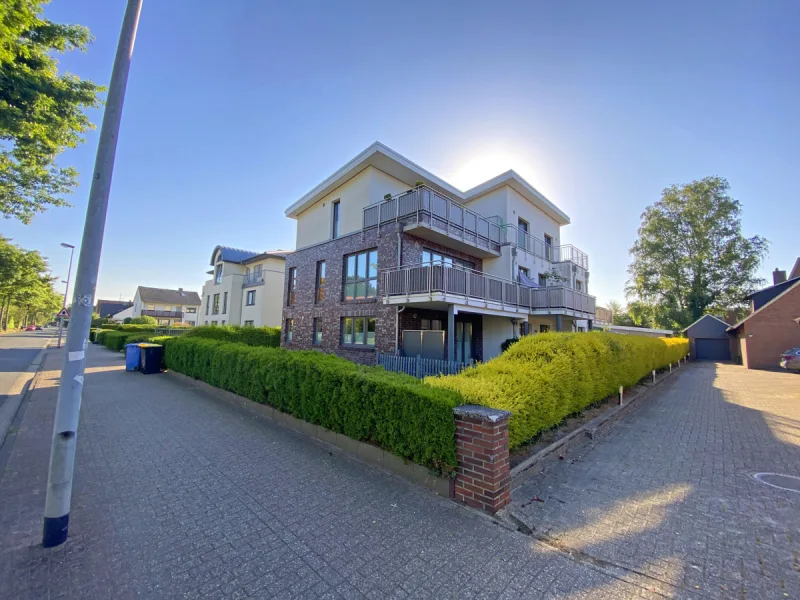 Außenansicht - Wohnung kaufen in Oldenburg - Tolles Raumgefühl - 2ZKB Oberwohnung in Uninähe