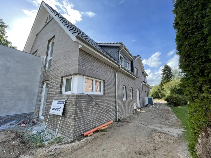 Außenansicht - Wohnung kaufen in Oldenburg / Bümmerstede - Moderne 3-ZKB Neubau Wohnung in exklusivem 4-Parteienhaus in Bümmerstede zu verkaufen - 3 von 4 noch verfügbar!