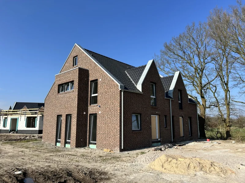 Titelbild - Haus kaufen in Wardenburg / Tungeln - Neubau Doppelhaushälfte an der Stadtgrenze zu Oldenburg