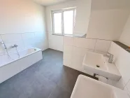 Badezimmer DG Bild 2