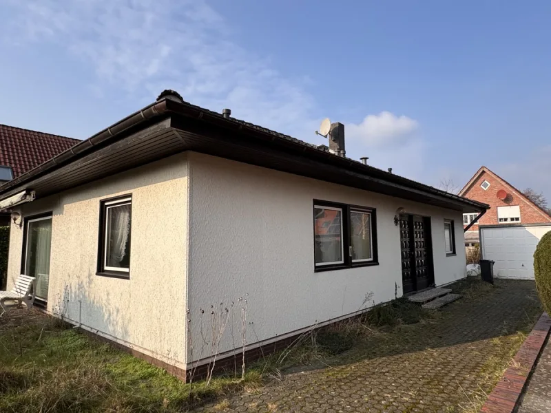 Titelbild - Haus kaufen in Wardenburg - Bungalow in zentraler Lage von Wardenburg zu verkaufen