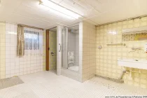 Dusche und WC im Keller