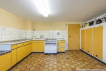 Küche mit Abstellraum
