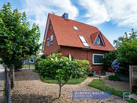  - Haus kaufen in Freiburg - Ideale Lage vereint Ruhe und Wohnkomfort: Attraktives Einfamilienhaus mit Terrasse und Nebengebäuden