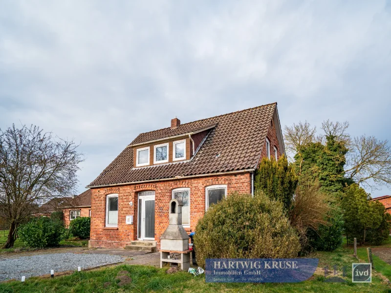  - Haus kaufen in Drochtersen - vermietetes Wohnhaus mit 2 Wohneinheiten mit stabilen Mieteinnahmen in 21706 Drochtersen OT Assel